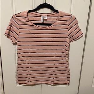 Cute shirt from H&M. Size Medium. No tag.